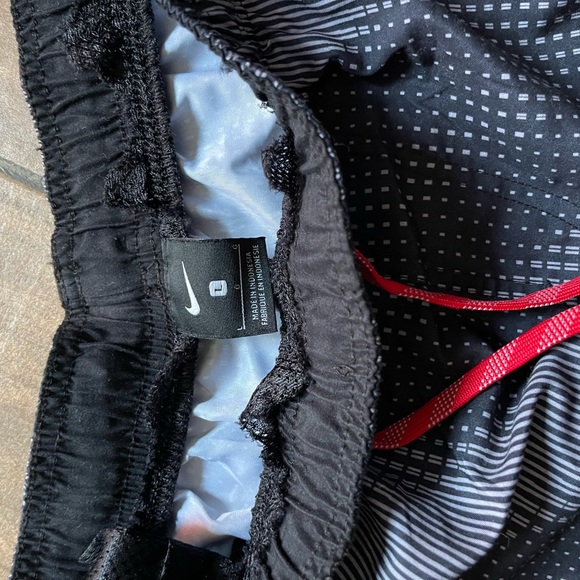 Men’s Nike Swim trunks Red&Black size Large. - Picture 3 of 3